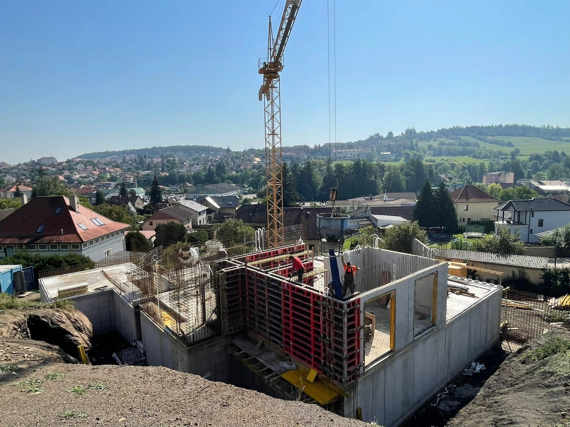 Monolitická konstrukce rodinného domu v průběhu realizace